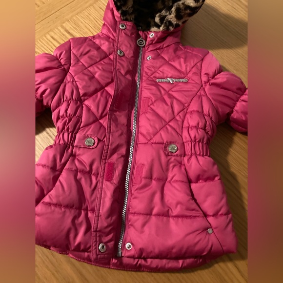 Girls coat pink and hardly used, super comfy. Hoodie. Size 4/5 - Picture 10 of 17